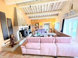 Charming Amazing Tuscany Luxury Villa and Private Pool Sleeps 14