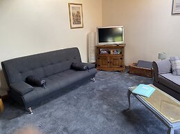 Spacious Annex 2 Miles From Coast