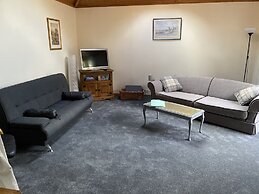 Spacious Annex 2 Miles From Coast