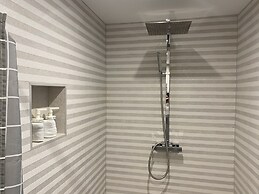 Spacious Annex 2 Miles From Coast