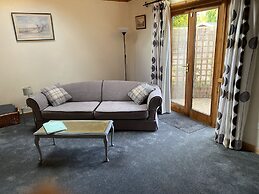 Spacious Annex 2 Miles From Coast