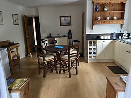 Spacious Annex 2 Miles From Coast