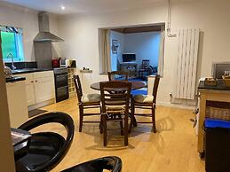 Spacious Annex 2 Miles From Coast