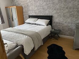 Spacious Annex 2 Miles From Coast