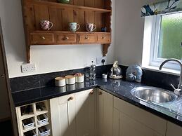 Spacious Annex 2 Miles From Coast