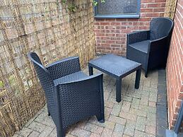 Spacious Annex 2 Miles From Coast