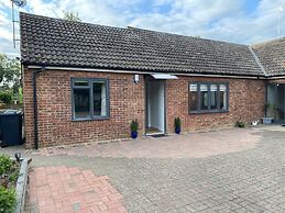 Spacious Annex 2 Miles From Coast