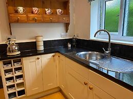 Spacious Annex 2 Miles From Coast