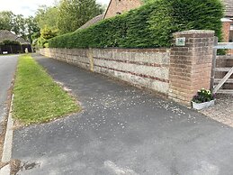 Spacious Annex 2 Miles From Coast