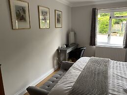 Spacious Annex 2 Miles From Coast