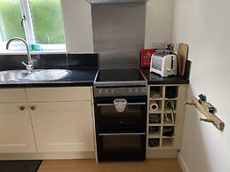 Spacious Annex 2 Miles From Coast