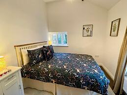 Charming 2-bed Lodge in Dorchester