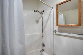 06SW - Fireplace - W/D - Kitchen - Sleeps 5