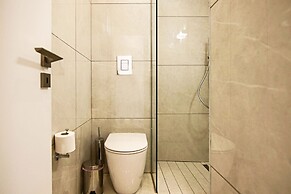 Phaedrus Living: Seaside Executive Flat Harbour 101