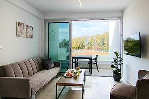 Phaedrus Living: Seaside Executive Flat Harbour 101