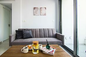 Phaedrus Living: Seaside Executive Flat Harbour 101