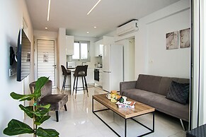 Phaedrus Living: Seaside Executive Flat Harbour 101
