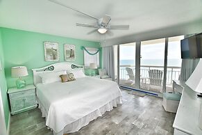 1001 Waters Edge Resort 3 Bedroom Condo by RedAwning