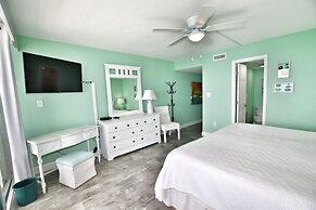 1001 Waters Edge Resort 3 Bedroom Condo by RedAwning