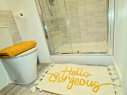 Exquisite, Cosy 2-bed Apartment in Salford