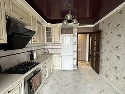 PaulMarie Apartment on Podgorodskaya