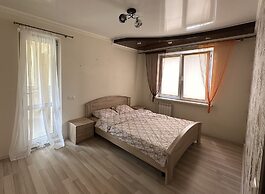 PaulMarie Apartment on Podgorodskaya