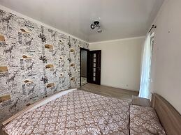 PaulMarie Apartment on Podgorodskaya