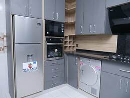 Luxury House - Sleeps 8 & Free Parking