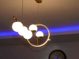 Luxury House - Sleeps 8 & Free Parking