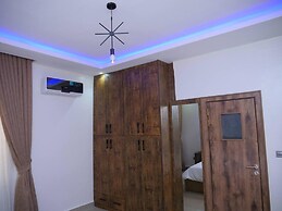 Luxury House - Sleeps 8 & Free Parking