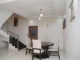 Luxury House - Sleeps 8 & Free Parking