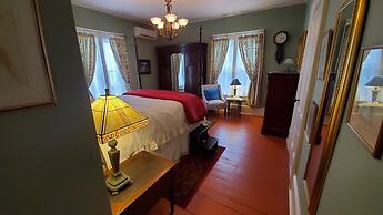 The Lark & Loon Inn
