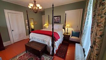 The Lark & Loon Inn