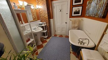 The Lark & Loon Inn