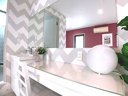 Bar & Hotel Colors Miyajima