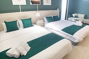 Bar & Hotel Colors Miyajima