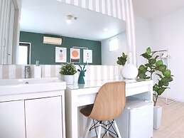 Bar & Hotel Colors Miyajima