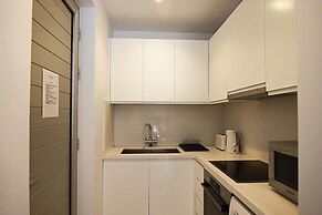 Phaedrus Living: Seaside Deluxe Flat Harbour 106