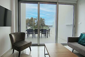 Phaedrus Living: Seaside Deluxe Flat Harbour 106