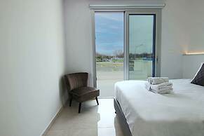 Phaedrus Living: Seaside Deluxe Flat Harbour 106