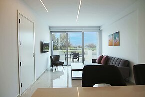 Phaedrus Living: Seaside Deluxe Flat Harbour 106