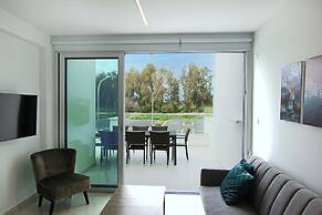 Phaedrus Living: Seaside Deluxe Flat Harbour 106