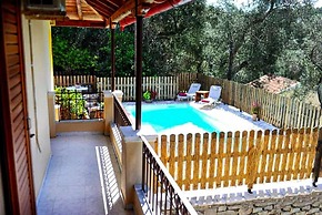 Dimitris Cottage in Apergatika