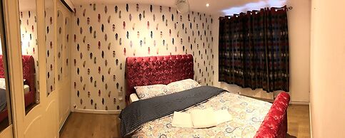 Nice 3-bed House in Farnham Royal Slough