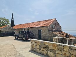 Amber's Place, Cosy House With Pool and sea Views