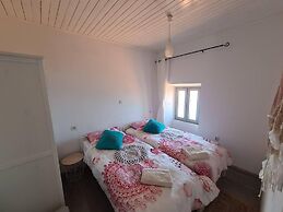 Amber's Place, Cosy House With Pool and sea Views