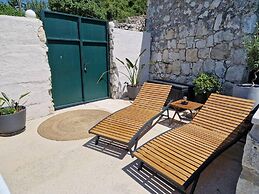 Amber's Place, Cosy House With Pool and sea Views