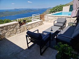 Amber's Place, Cosy House With Pool and sea Views