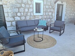 Amber's Place, Cosy House With Pool and sea Views