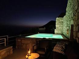 Amber's Place, Cosy House With Pool and sea Views